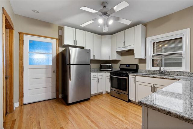 5042 W Winnemac Avenue, Chicago, IL 60630