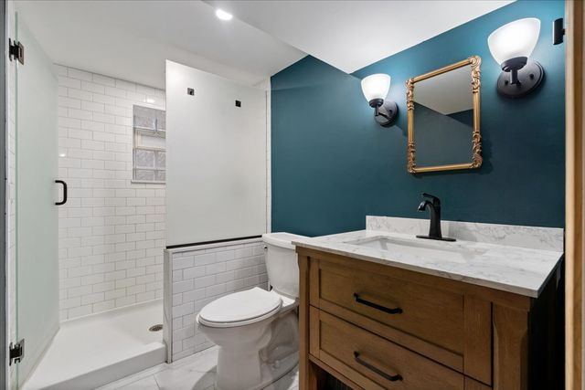 5042 W Winnemac Avenue, Chicago, IL 60630