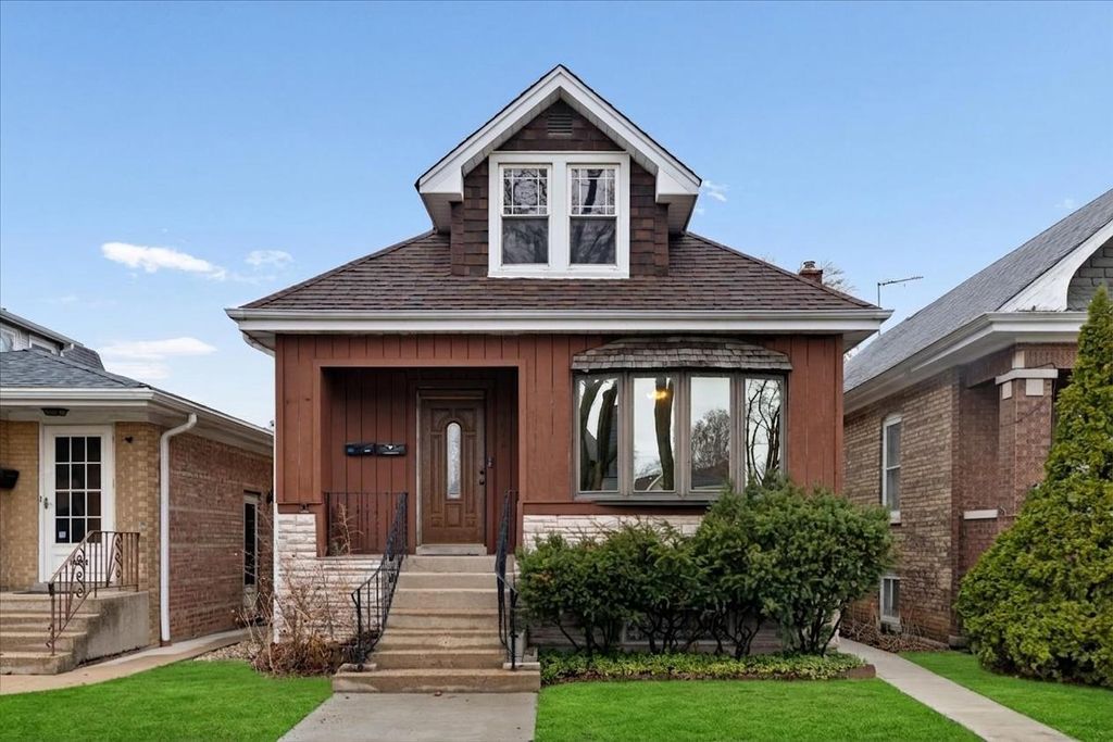 5042 W Winnemac Avenue, Chicago, IL 60630