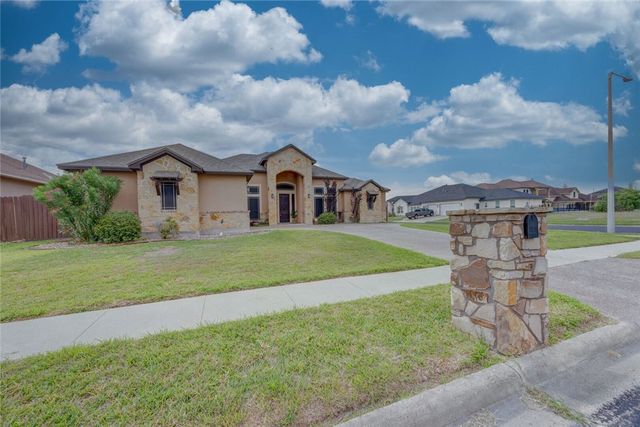3722 Lake Hawkins Ct, Robstown, TX 78380