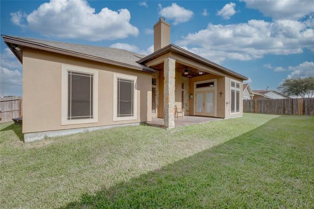 3722 Lake Hawkins Ct, Robstown, TX 78380