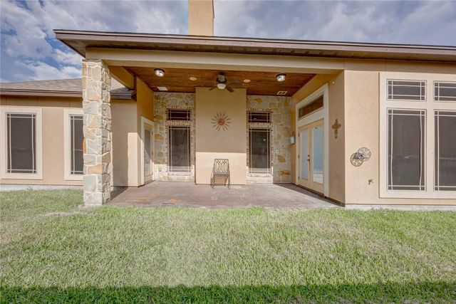 3722 Lake Hawkins Ct, Robstown, TX 78380