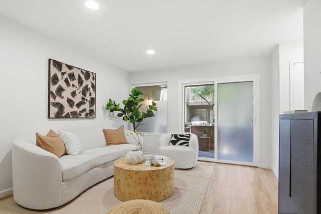 831 W California Avenue M, Sunnyvale, CA 94086