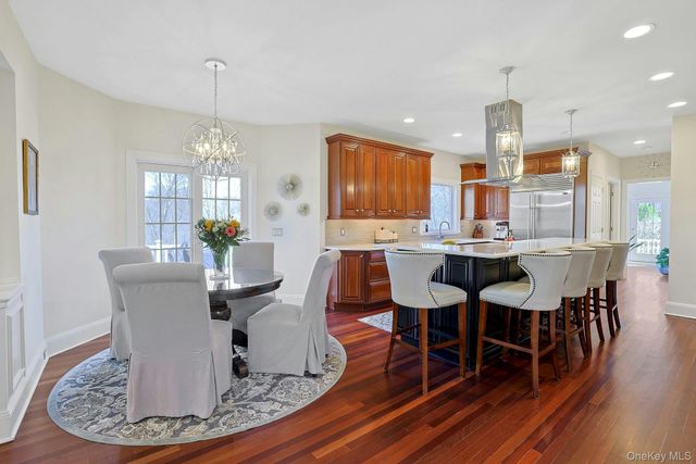 350 Wooded Hill Court, Chappaqua, NY 10514