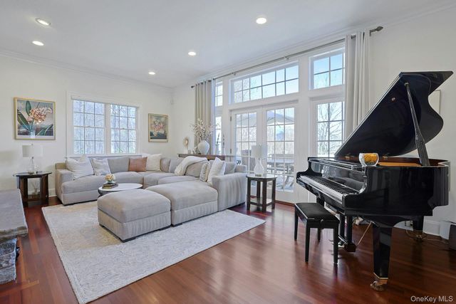 350 Wooded Hill Court, Chappaqua, NY 10514