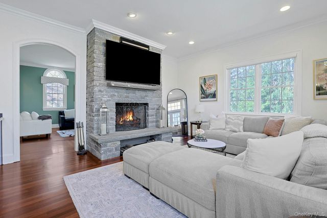 350 Wooded Hill Court, Chappaqua, NY 10514