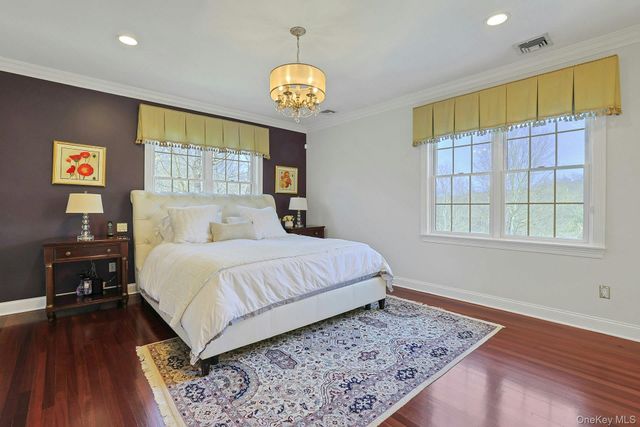 350 Wooded Hill Court, Chappaqua, NY 10514