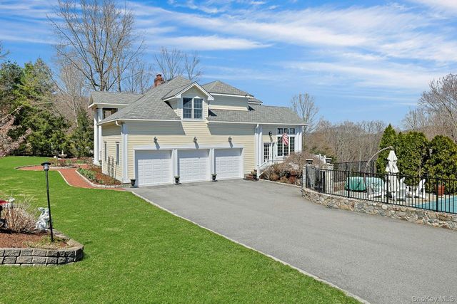 350 Wooded Hill Court, Chappaqua, NY 10514