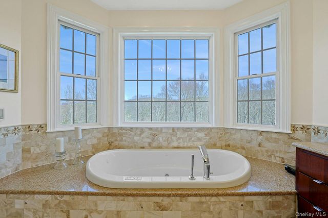 350 Wooded Hill Court, Chappaqua, NY 10514
