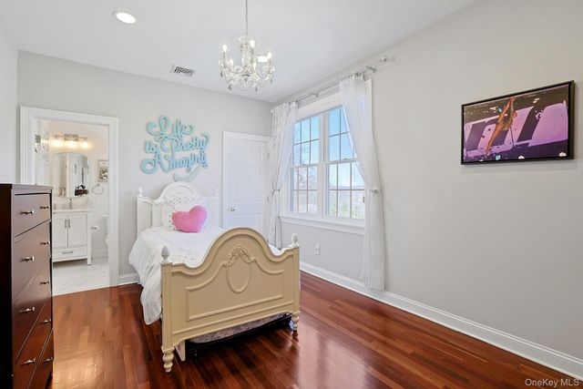 350 Wooded Hill Court, Chappaqua, NY 10514