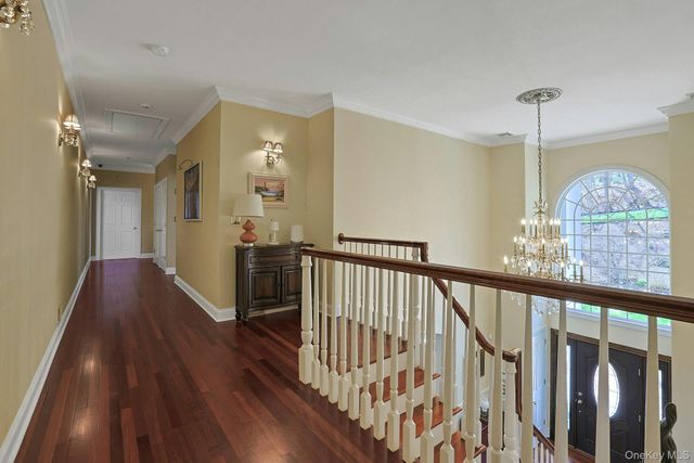 350 Wooded Hill Court, Chappaqua, NY 10514
