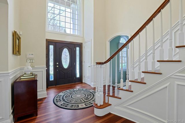 350 Wooded Hill Court, Chappaqua, NY 10514