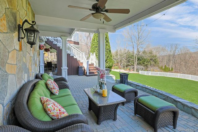 350 Wooded Hill Court, Chappaqua, NY 10514