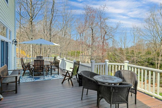 350 Wooded Hill Court, Chappaqua, NY 10514