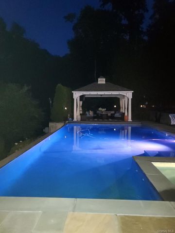 350 Wooded Hill Court, Chappaqua, NY 10514