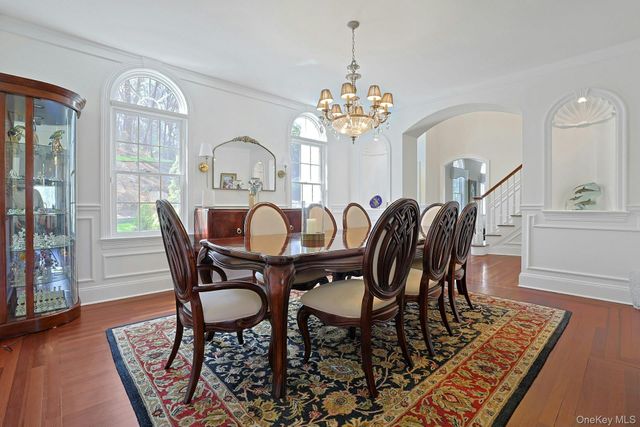 350 Wooded Hill Court, Chappaqua, NY 10514
