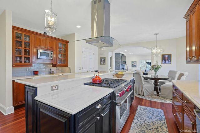 350 Wooded Hill Court, Chappaqua, NY 10514