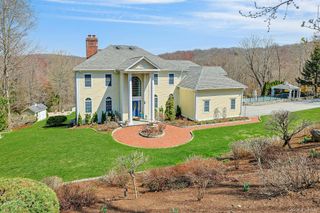 350 Wooded Hill Court, Chappaqua, NY 10514