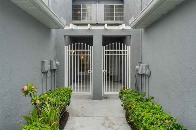 18105 NASSAU POINT DRIVE, Tampa, FL 33647