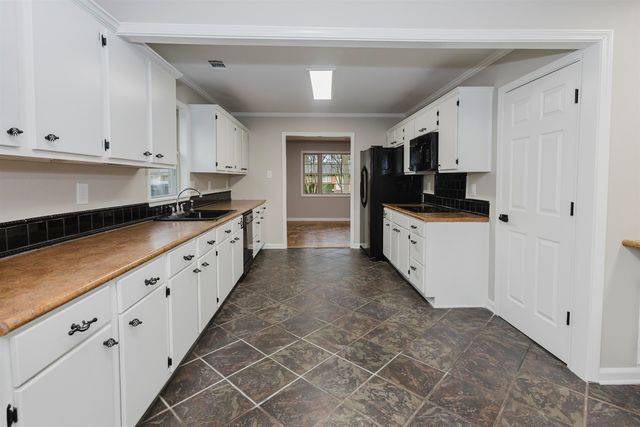 421 MCDERMITT DR, Memphis, TN 38120