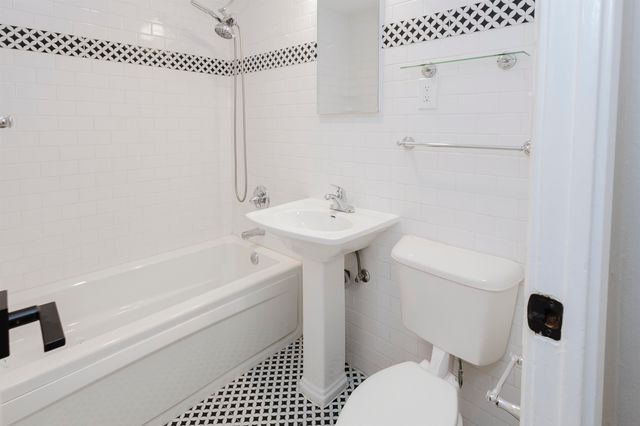 421 MCDERMITT DR, Memphis, TN 38120