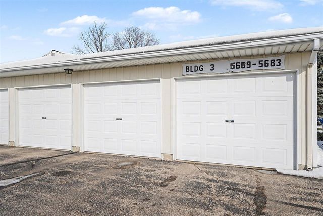 5671 Leisure South Drive, Grand Rapids, MI 49548