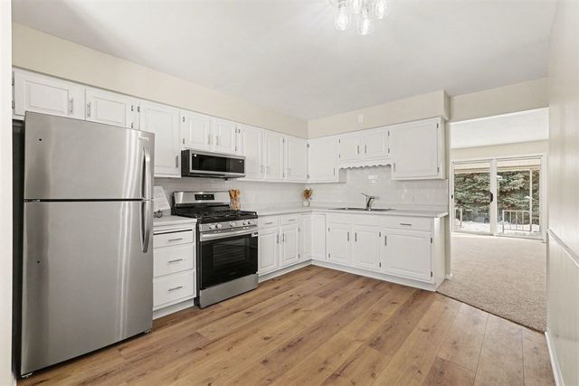 5671 Leisure South Drive, Grand Rapids, MI 49548