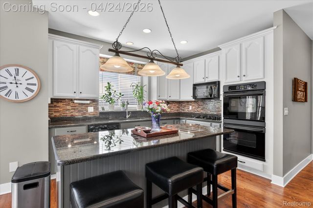 3226 Estate View Court, Commerce Charter Township, MI 48382