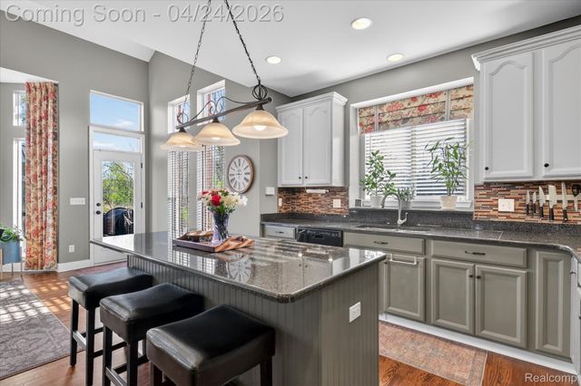 3226 Estate View Court, Commerce Charter Township, MI 48382