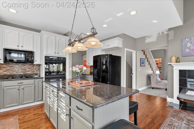 3226 Estate View Court, Commerce Charter Township, MI 48382