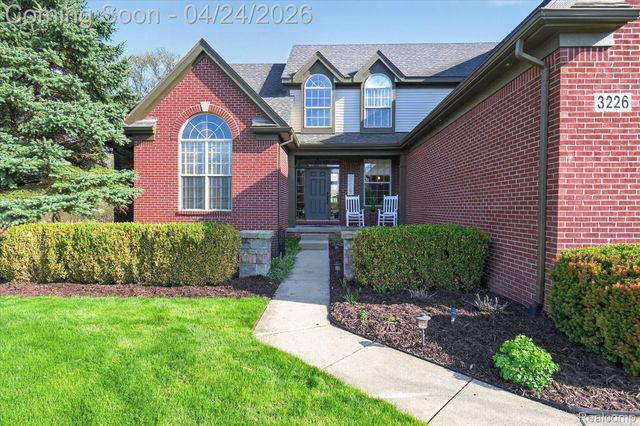 3226 Estate View Court, Commerce Charter Township, MI 48382