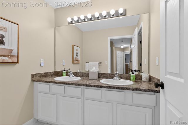 3226 Estate View Court, Commerce Charter Township, MI 48382