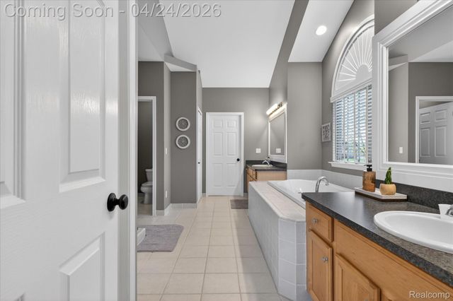 3226 Estate View Court, Commerce Charter Township, MI 48382