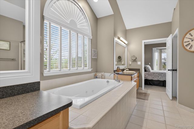 3226 Estate View Court, Commerce Charter Township, MI 48382