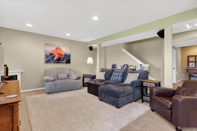 3226 Estate View Court, Commerce Charter Township, MI 48382