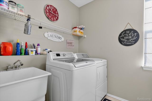 3226 Estate View Court, Commerce Charter Township, MI 48382