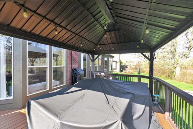 3226 Estate View Court, Commerce Charter Township, MI 48382