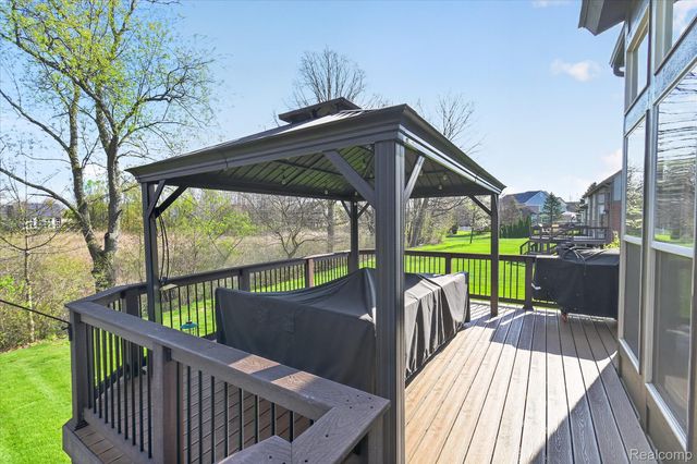 3226 Estate View Court, Commerce Charter Township, MI 48382
