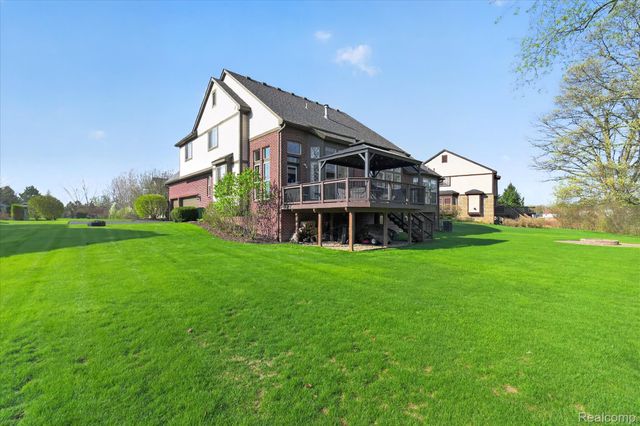3226 Estate View Court, Commerce Charter Township, MI 48382