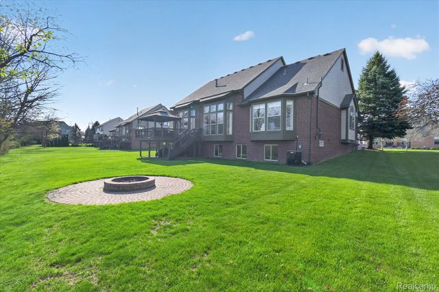 3226 Estate View Court, Commerce Charter Township, MI 48382