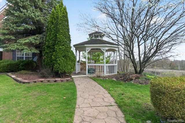 3226 Estate View Court, Commerce Charter Township, MI 48382