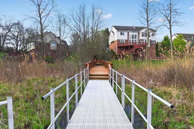 3226 Estate View Court, Commerce Charter Township, MI 48382