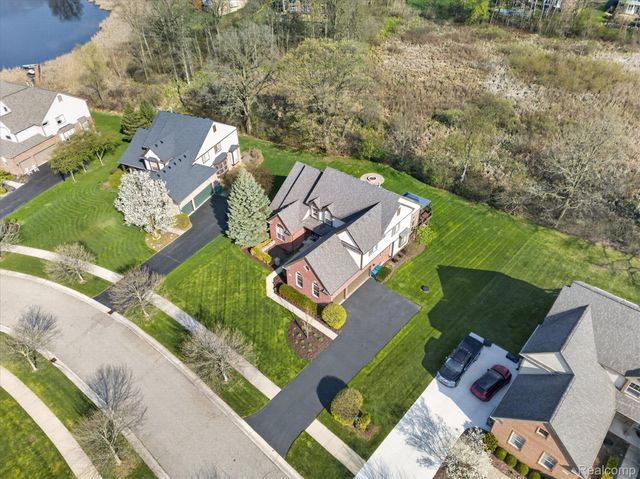 3226 Estate View Court, Commerce Charter Township, MI 48382