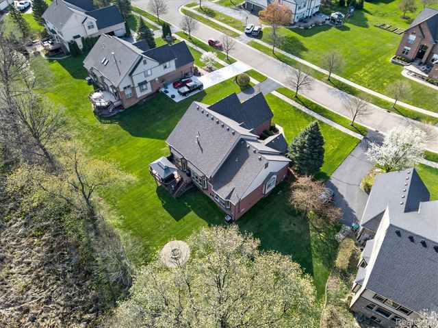 3226 Estate View Court, Commerce Charter Township, MI 48382