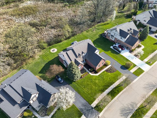 3226 Estate View Court, Commerce Charter Township, MI 48382