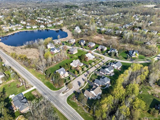3226 Estate View Court, Commerce Charter Township, MI 48382