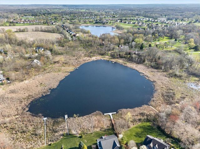3226 Estate View Court, Commerce Charter Township, MI 48382
