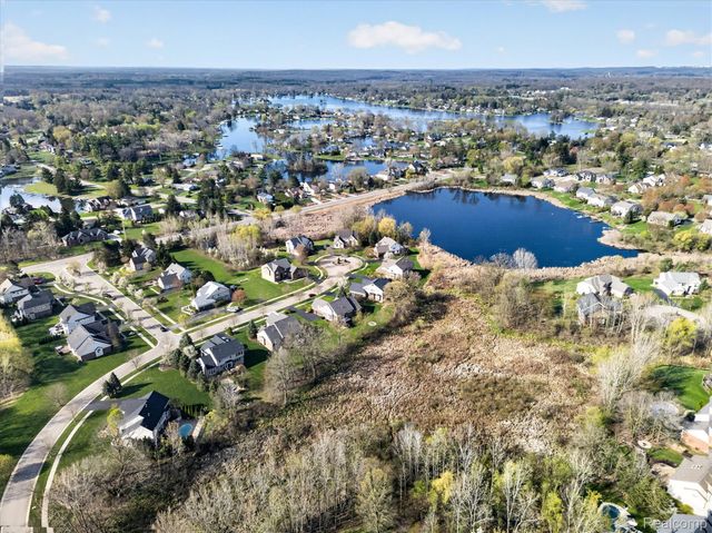 3226 Estate View Court, Commerce Charter Township, MI 48382