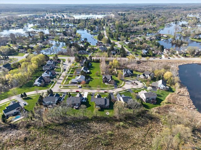 3226 Estate View Court, Commerce Charter Township, MI 48382