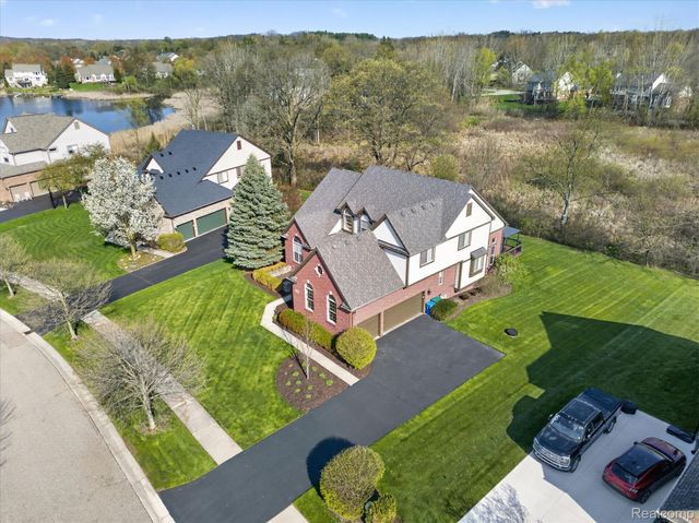 3226 Estate View Court, Commerce Charter Township, MI 48382